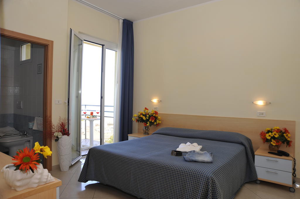 Hotel Fantasy Rimini Værelse billede