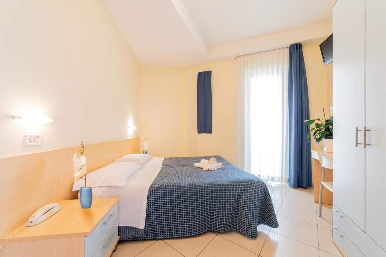 Hotel Fantasy Rimini Eksteriør billede